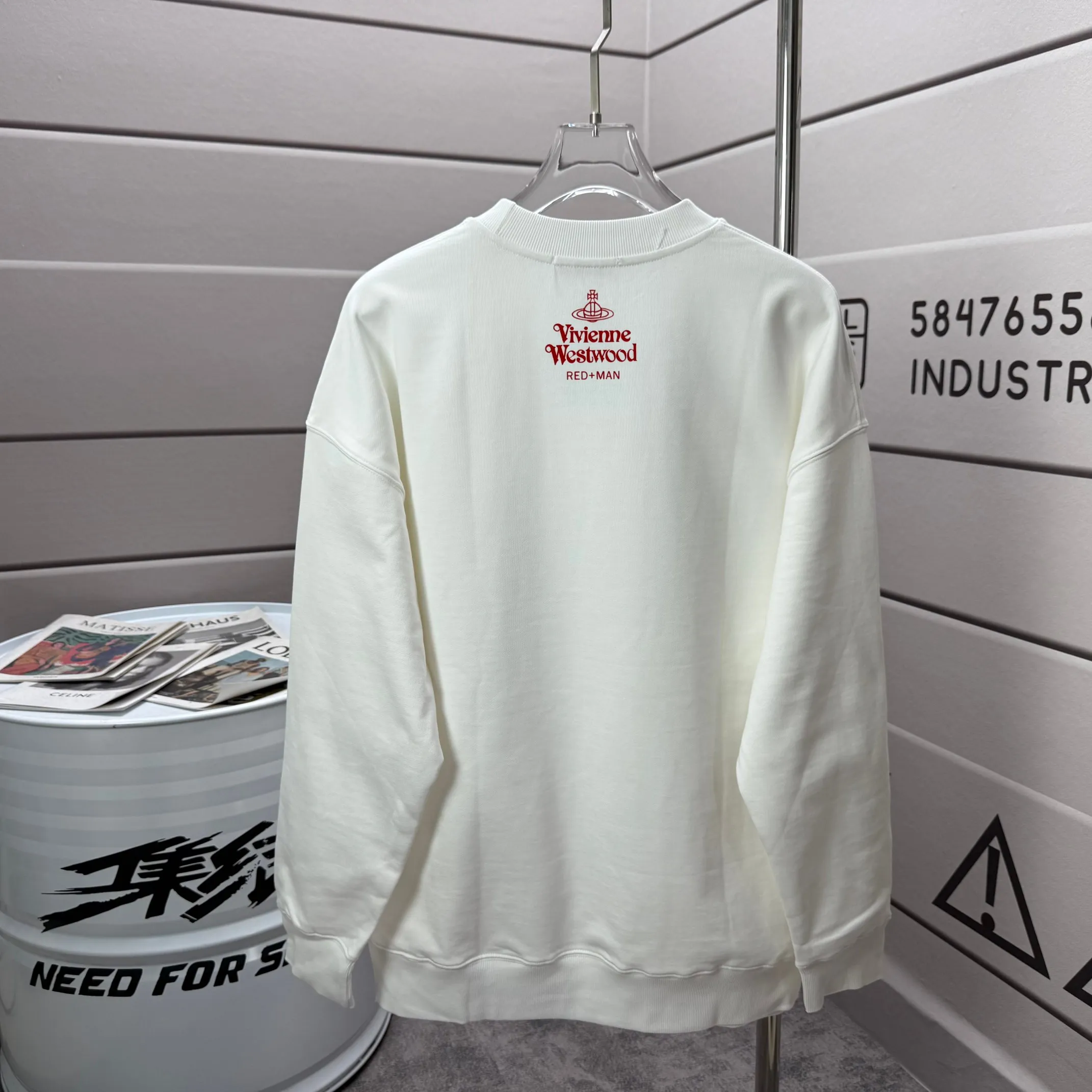 #125 Vivienne Westwood*West Queen Mother 2026 Early Autumn and Winter New Arrival long-sleeved sweatshirt Reflective laser printing + flocking process Customized terry fabric Round neck pullover sweatshirt Men and women Same Style Color: Black White Size: S (90-130 pounds) M (120-150 pounds) L (140-165 pounds) XL (160-180 pounds) XXL (180 pounds)